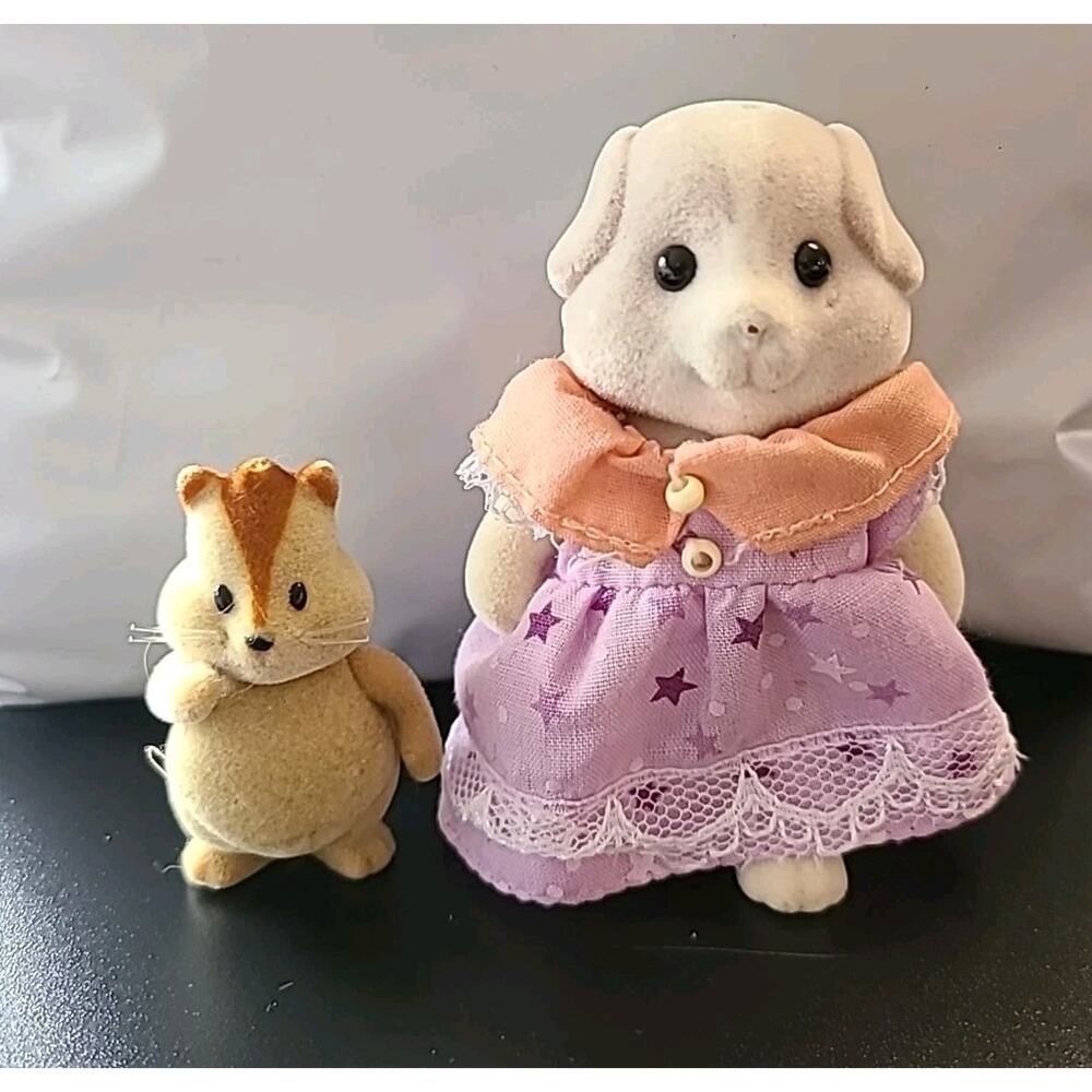 Epoch Calico Critters figures Pettyfur guinea pig Mom&Scamperscoots chipmunk son